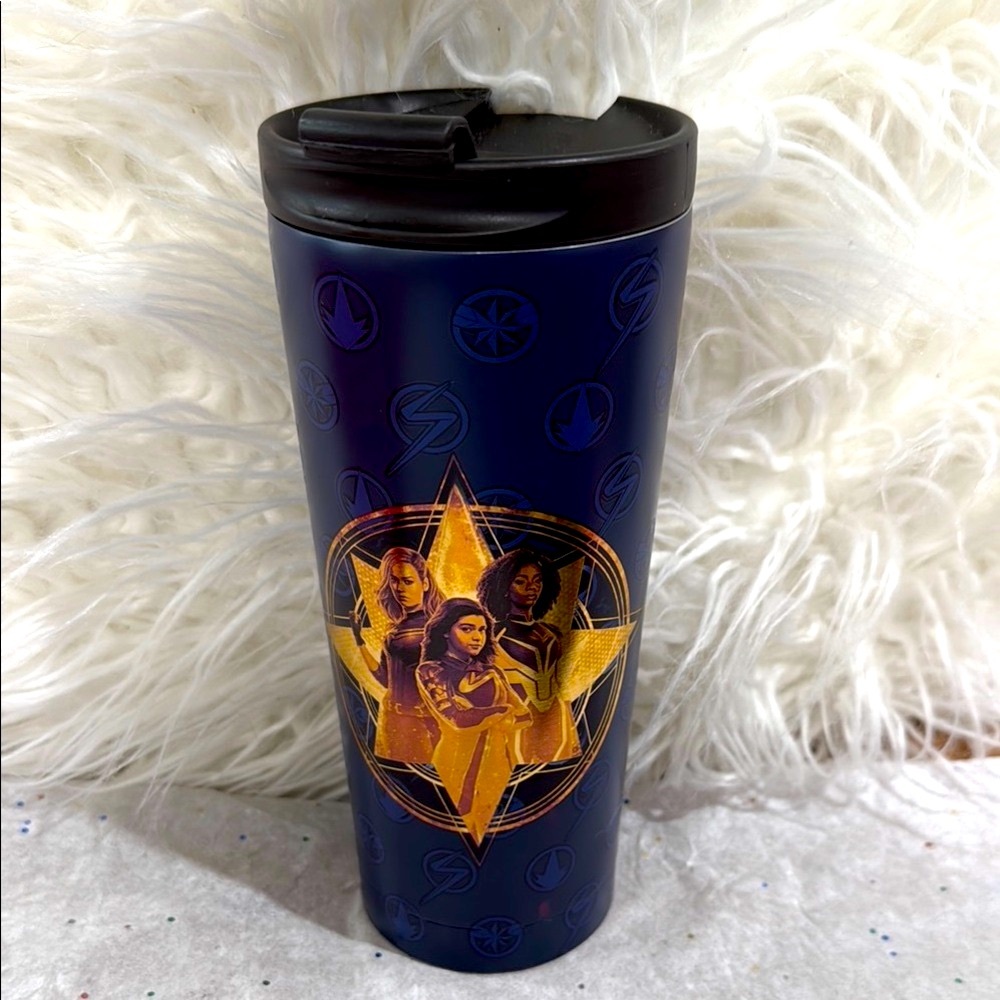 Marvel Avengers blue/gold Travel Mug with Superhero Design